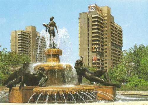 Ansichtskarte: Frauenbrunnen mit dem Scheiben D und E